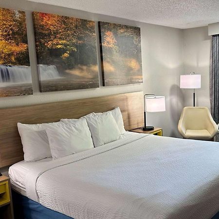 Days Inn By Wyndham Columbia Ne Fort Jackson Dış mekan fotoğraf