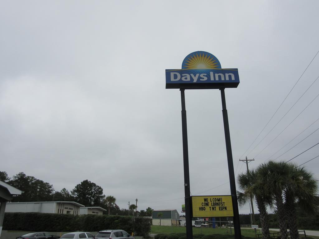 Days Inn By Wyndham Columbia Ne Fort Jackson Dış mekan fotoğraf