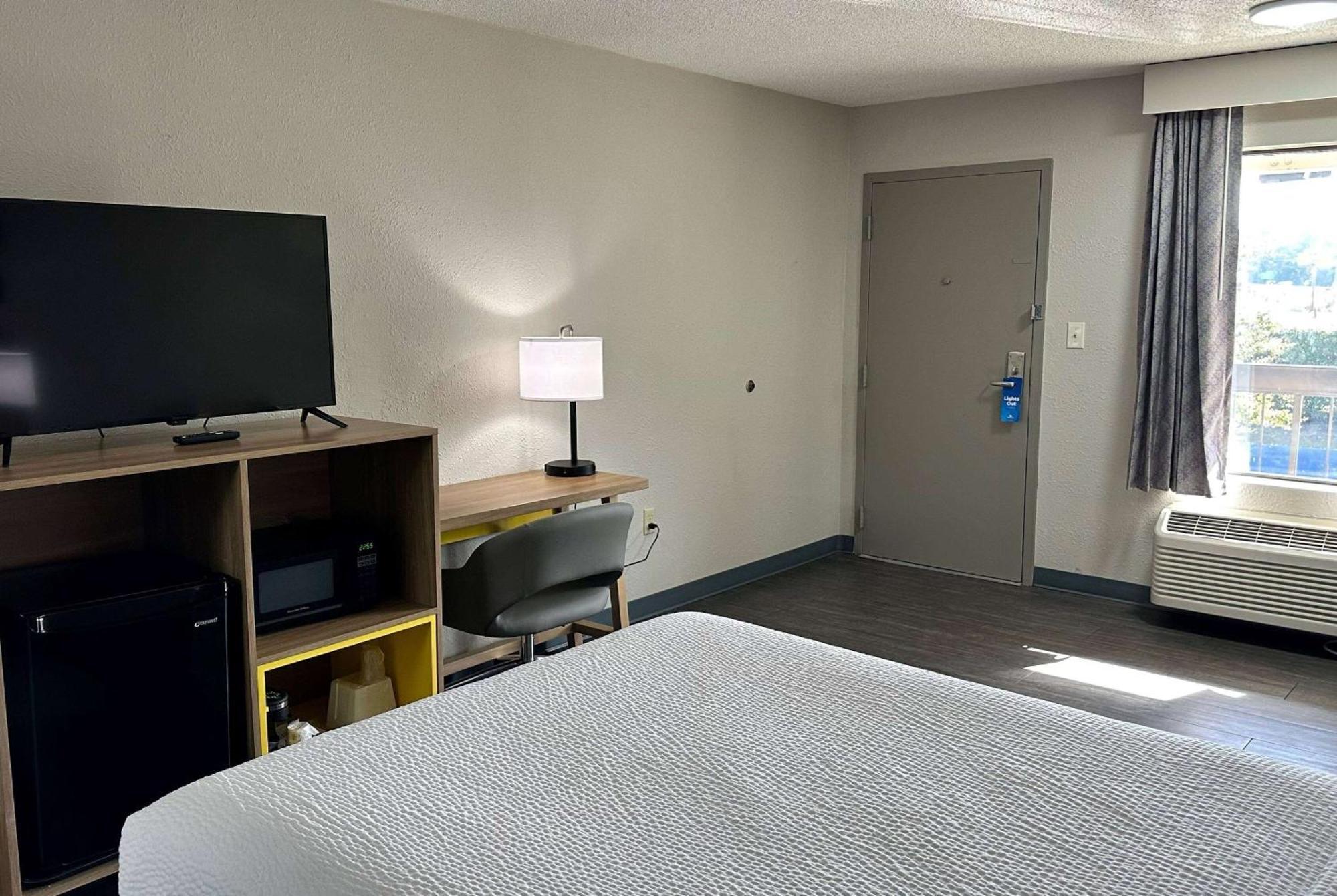 Days Inn By Wyndham Columbia Ne Fort Jackson Dış mekan fotoğraf