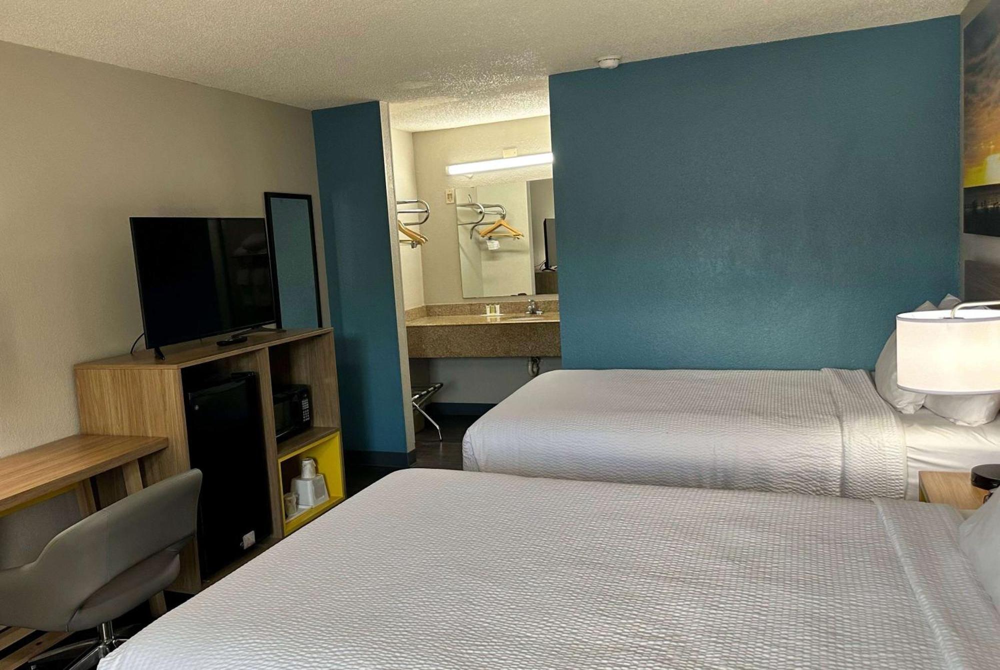 Days Inn By Wyndham Columbia Ne Fort Jackson Dış mekan fotoğraf