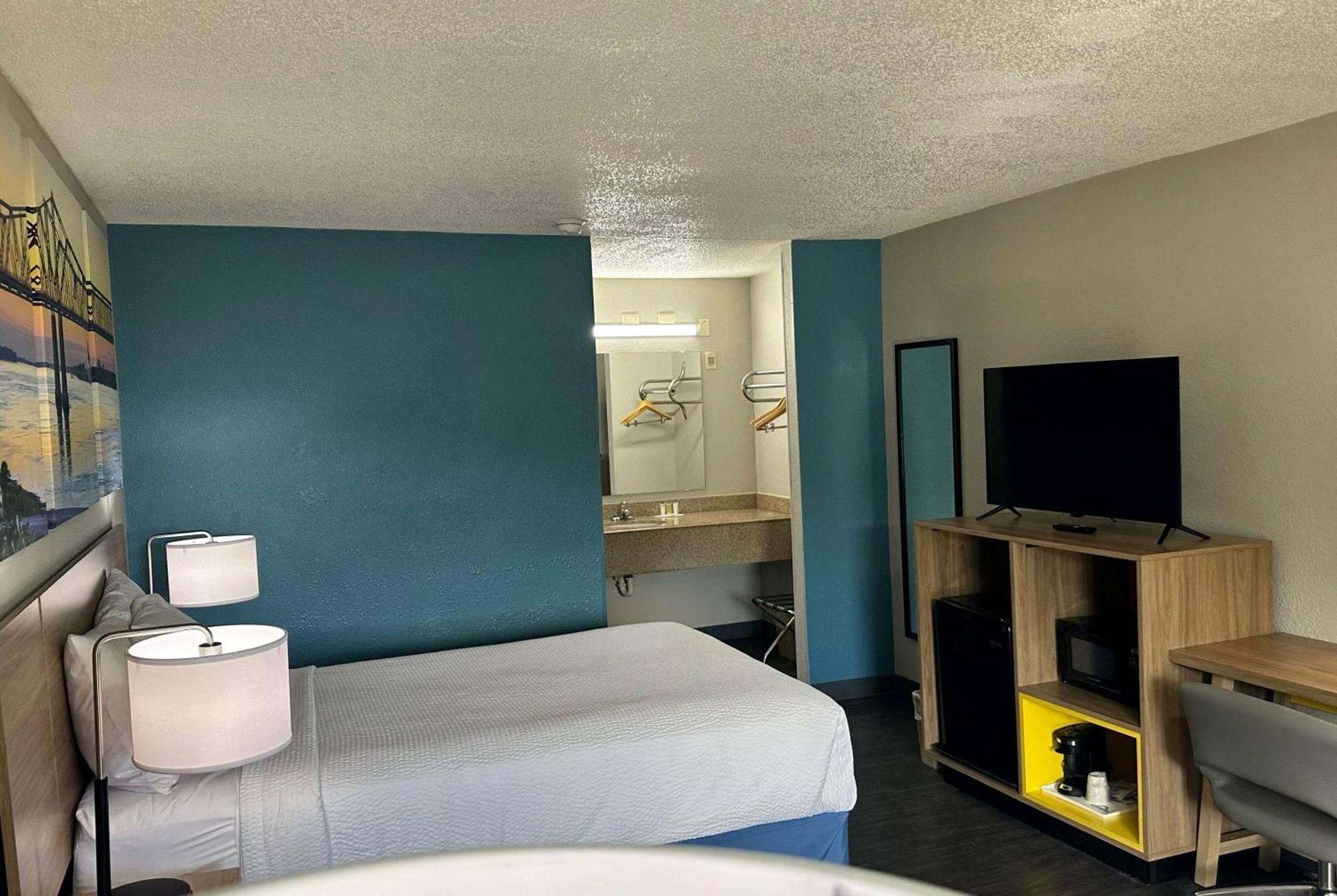 Days Inn By Wyndham Columbia Ne Fort Jackson Dış mekan fotoğraf