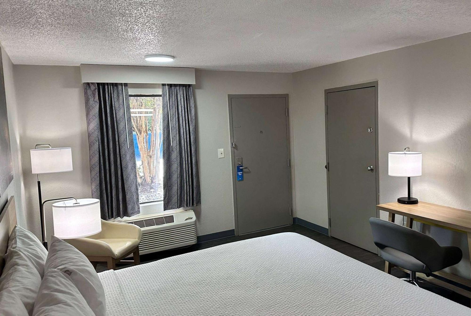 Days Inn By Wyndham Columbia Ne Fort Jackson Dış mekan fotoğraf