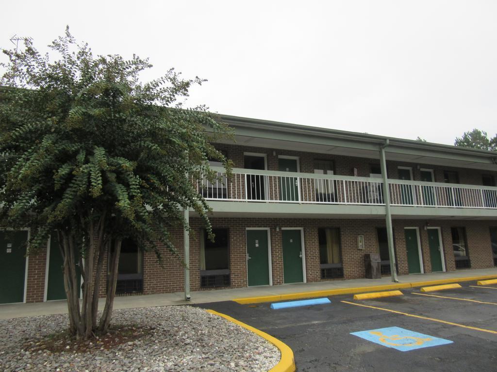 Days Inn By Wyndham Columbia Ne Fort Jackson Dış mekan fotoğraf