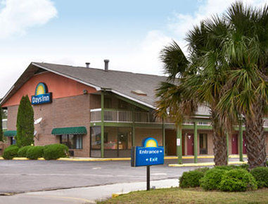 Days Inn By Wyndham Columbia Ne Fort Jackson Dış mekan fotoğraf